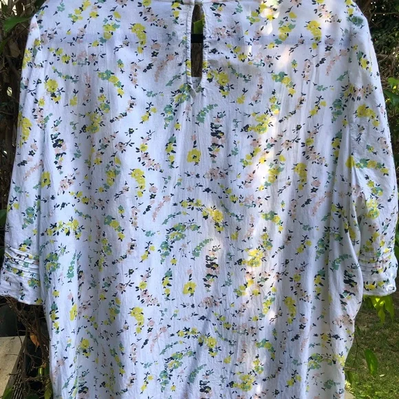 🦋 LUCKY BRAND SKYLAR PINTUCK FLORAL PRINT TOP! 🤩 - Picture 6 of 10